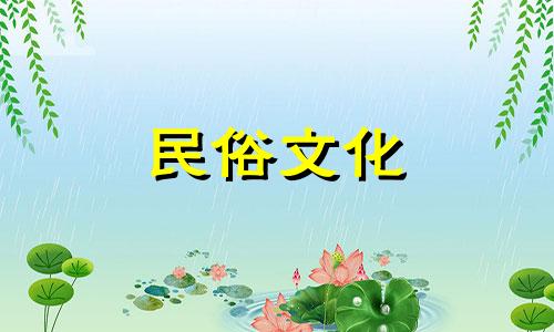 下巴丰满的女人和老公很恩爱