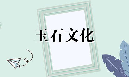 女人的朱红色手镯在哪只手上