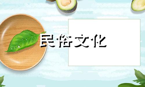 关于风水鸡的摆放，有许多禁忌需要注意。以下是一些关于公鸡摆放的风水禁忌：1. 避免将风水鸡摆放