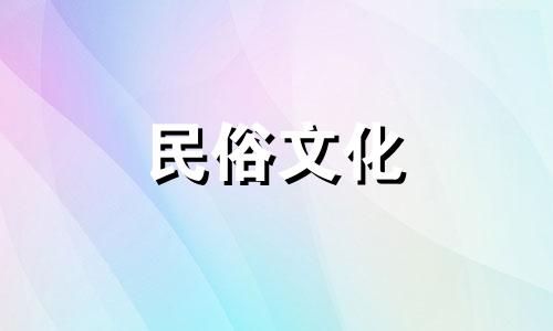 关于横厅的装修，如果考虑到风水因素，通常不建议将电视置于房间正中央。这样的布局可能会违反一些传统的风水原则，比如